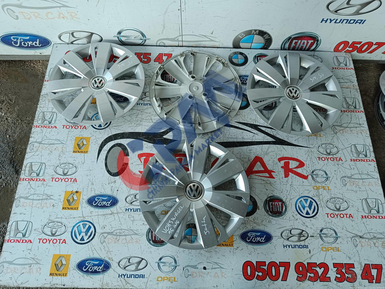 Volkswagen Jetta 15 İNÇ 4 Adet Takım Jant Kapağı 5C0601147A