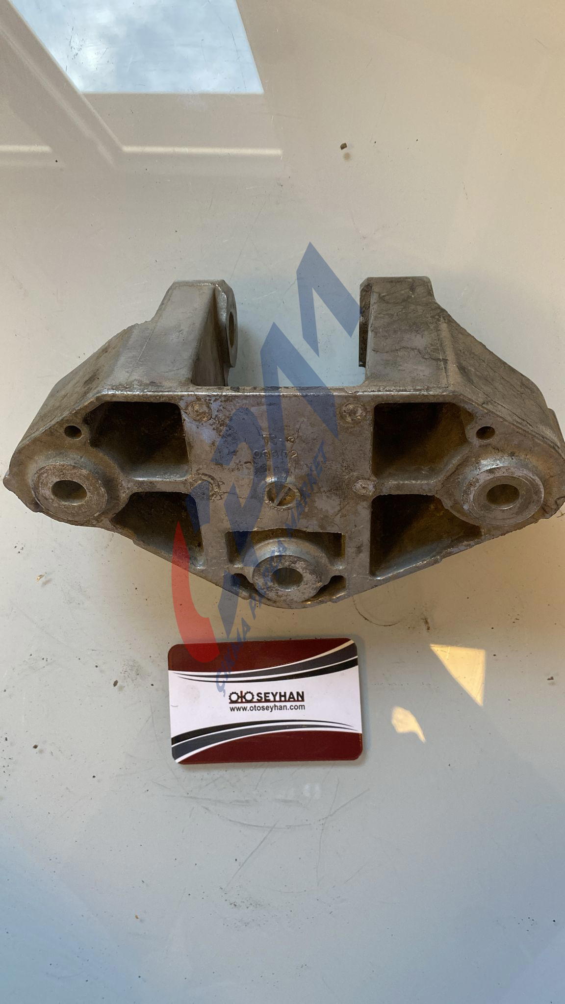 038172 nissan qashqai j11 1.6 motor kulağı braketi