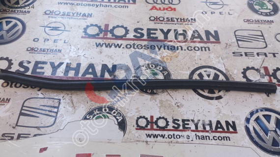 Audi A4 2014 sol arka kapı iç sıyırıcı fitil