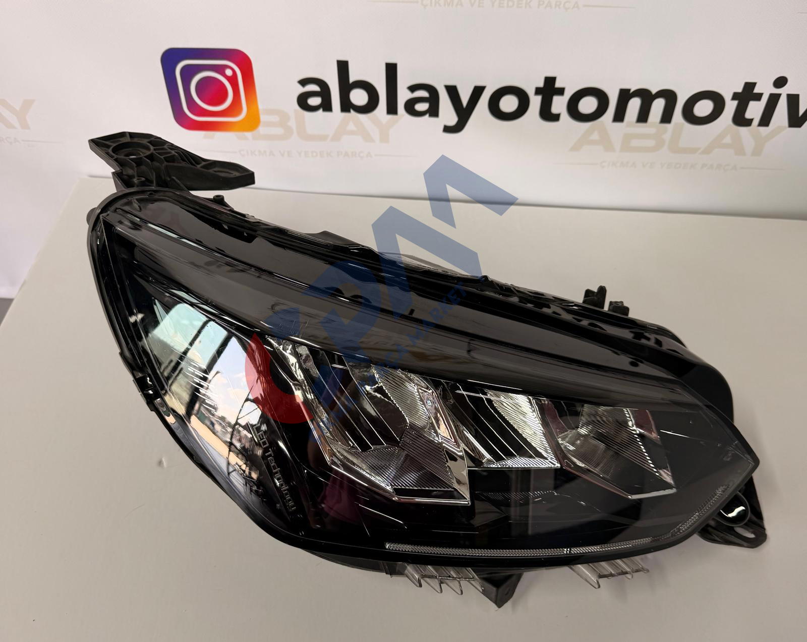 2021 2025 PEUGEOT 208 2008 YENİ ALLURE LED SAĞ ÖN FAR 9833036180