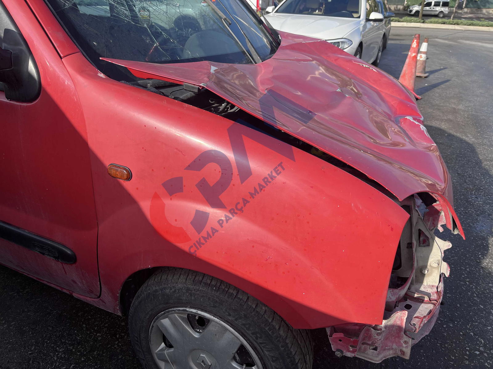 Renault Kangoo Sağ Ön Çamurluk