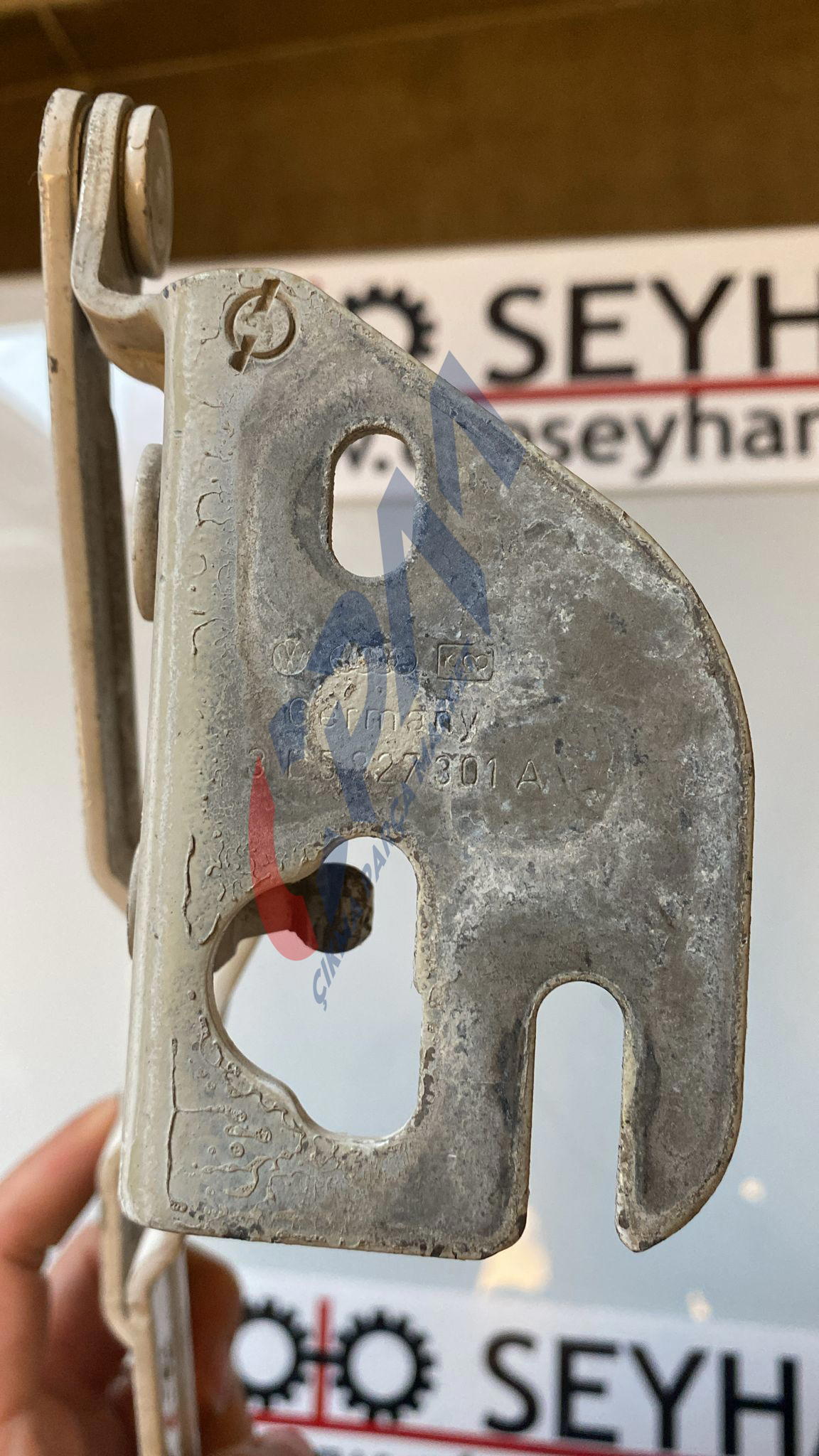 3B5827301A volkswagen bora 2001 bağaj kapağı menteşesi sol