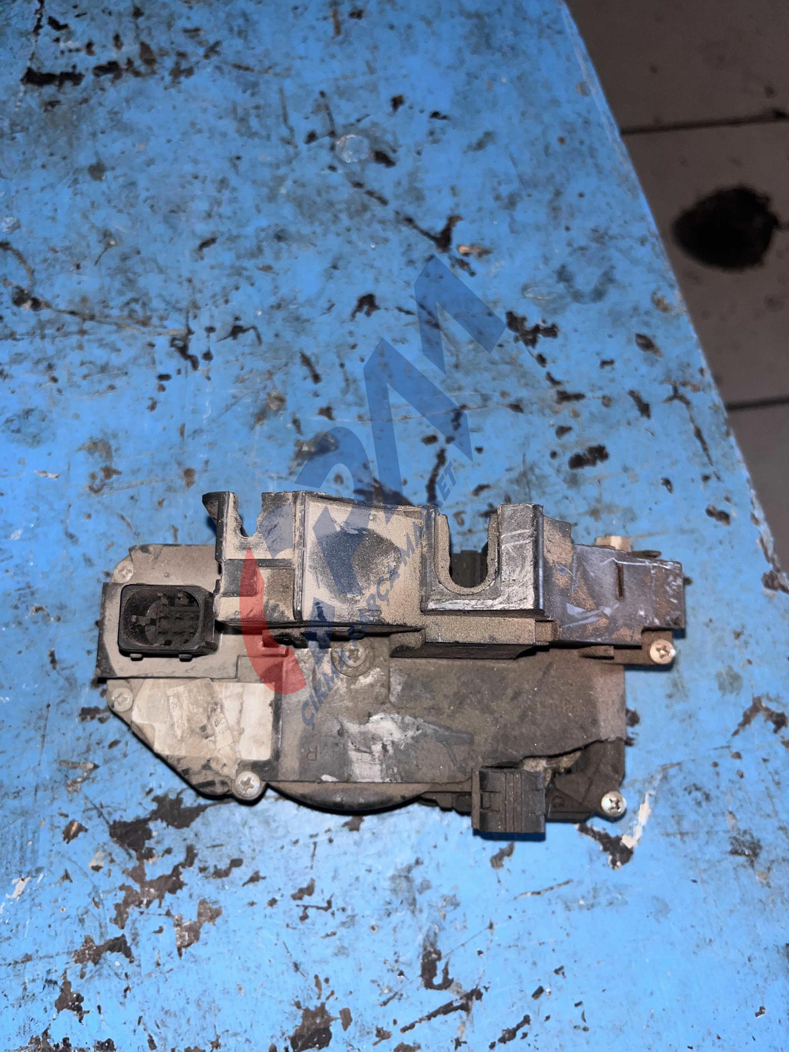 GEELY EMGRAND SAG ARKA KAPI KİLİDİ