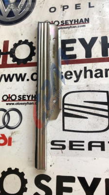 Toyota Yarıs 2015 arka sağ kapı cam kızağı