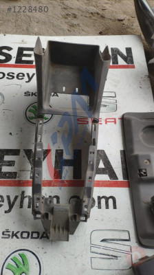 6K0863241C seat ibiza 2000 vites konsolu