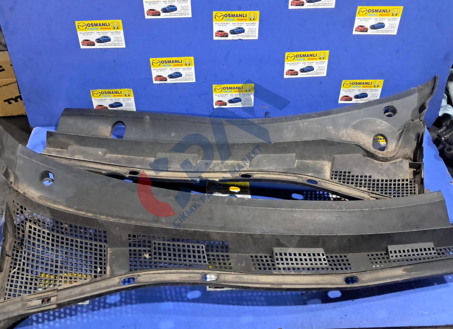 Mazda 3 BK Cam Önü Izgarası