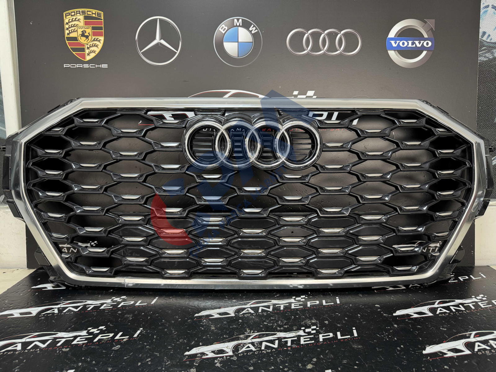 Audi Q3 SPORTBACK  Ön Panjur