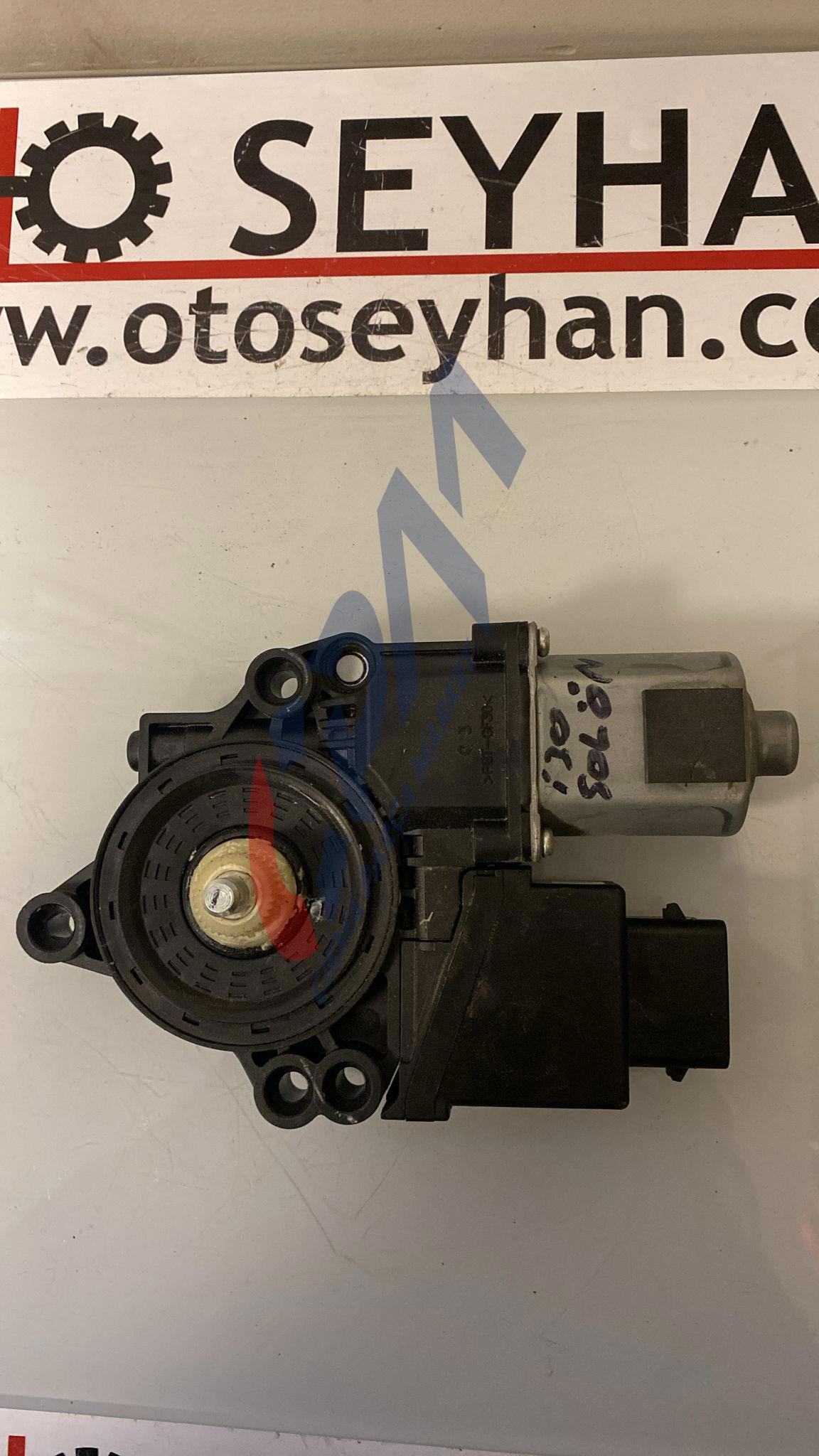 82450 A6010 617012601 hyundai i30 2015 ön sol kapı cam motoru