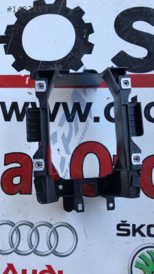 8V0863531 audi a3 2019 orta konsol iç bağlantı braketi