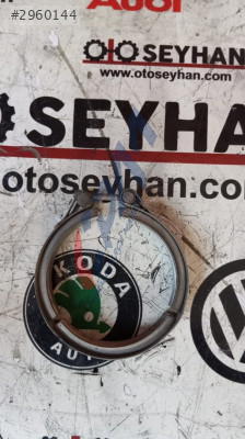 04L131455A  Passat b8 dcx egzoz katalizör ara kelepçesi büyük