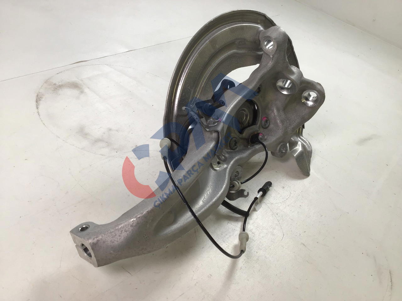 BMW ÇIKMA G30 SOL ÖN TAŞIYICI 6884382