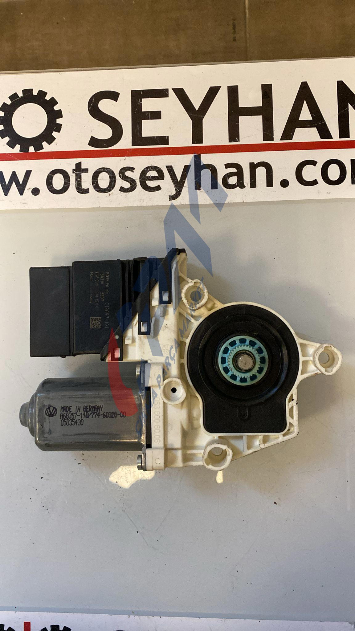 5N0959704F Volkswagen Tiguan 2015 sağ arka kapı cam motoru