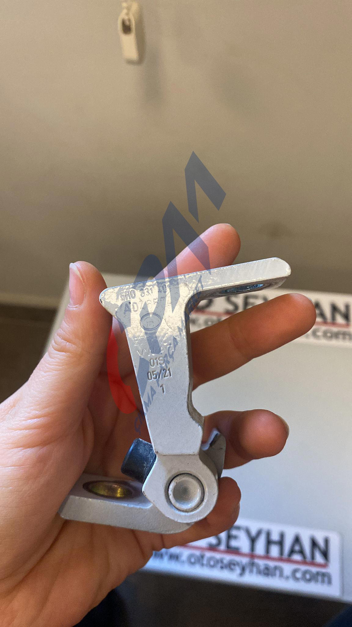 5H0831401 Volkswagen Golf 8 sol ön kapı alt menteşesi