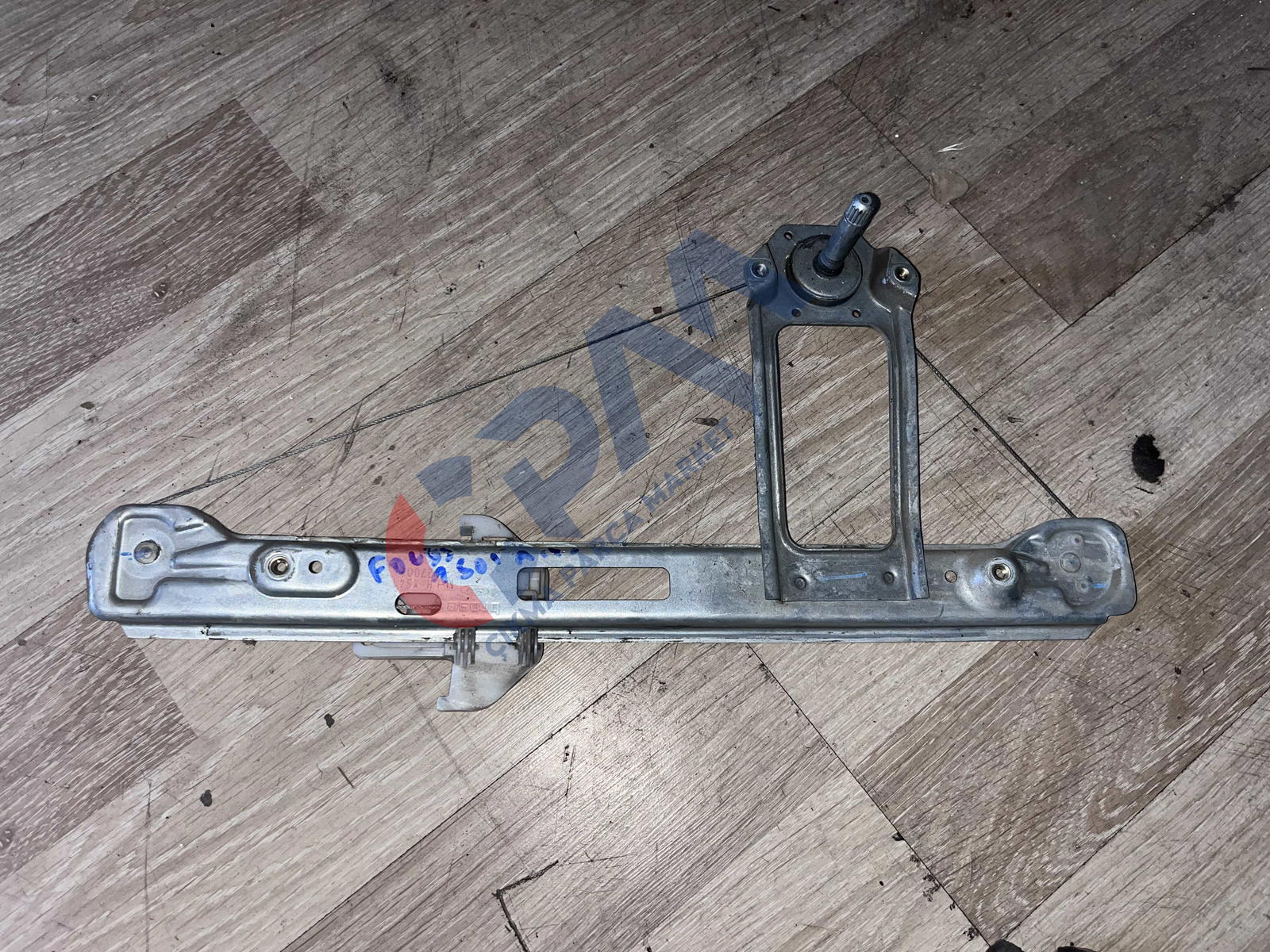 FORD FOCUS 1 SOL ARKA CAM KRİKOSU