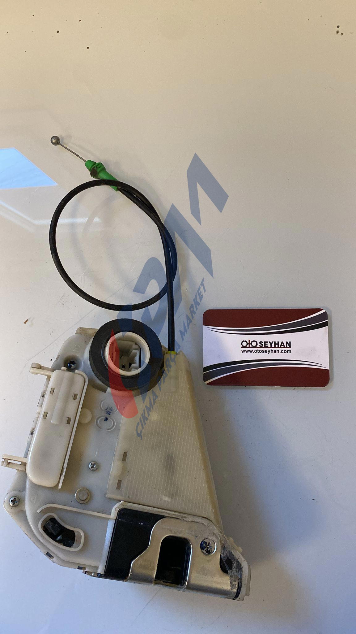 toyota yaris 2012 sağ arka kapı kilidi