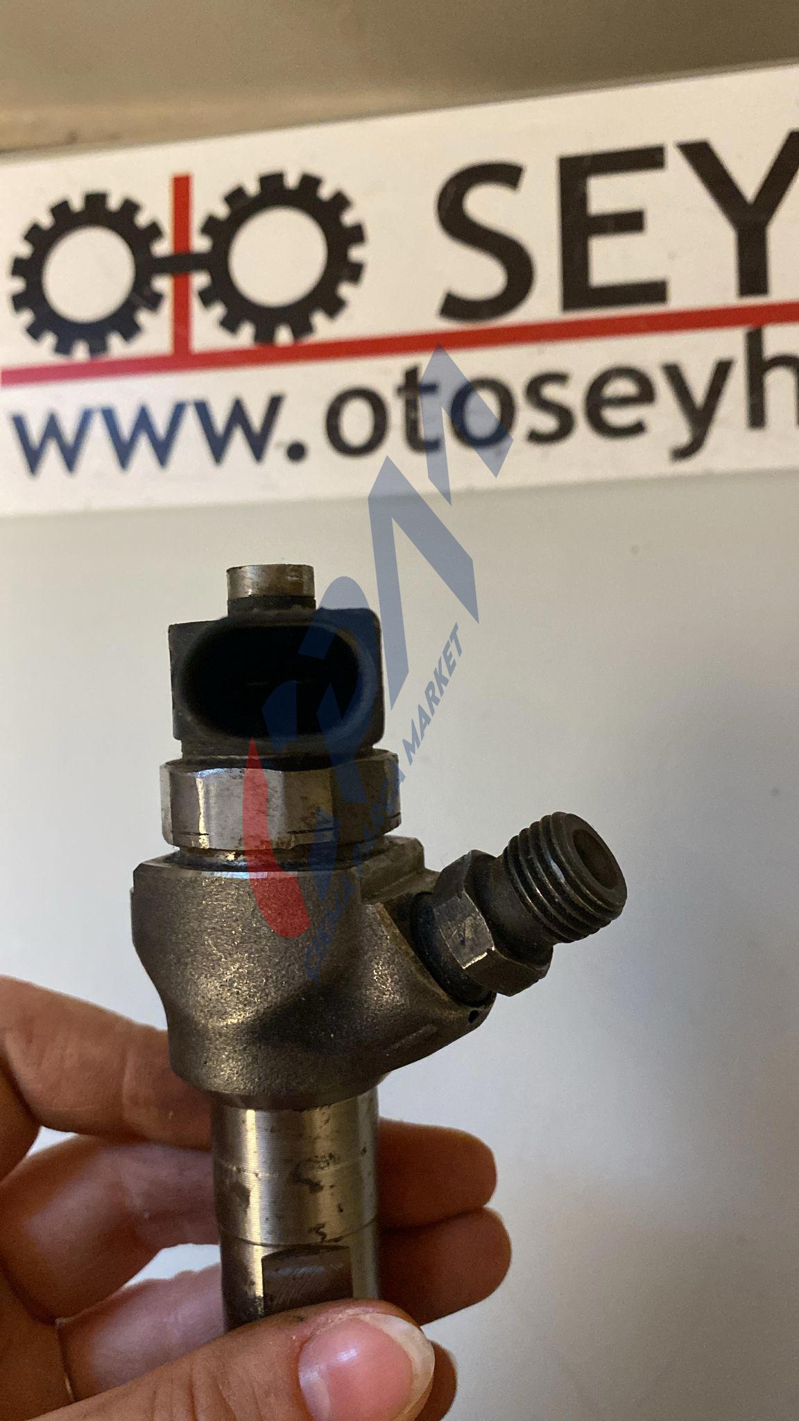 03L130277Q Volkswagen Passat B7 CFF 2.0 tdi enjektörü