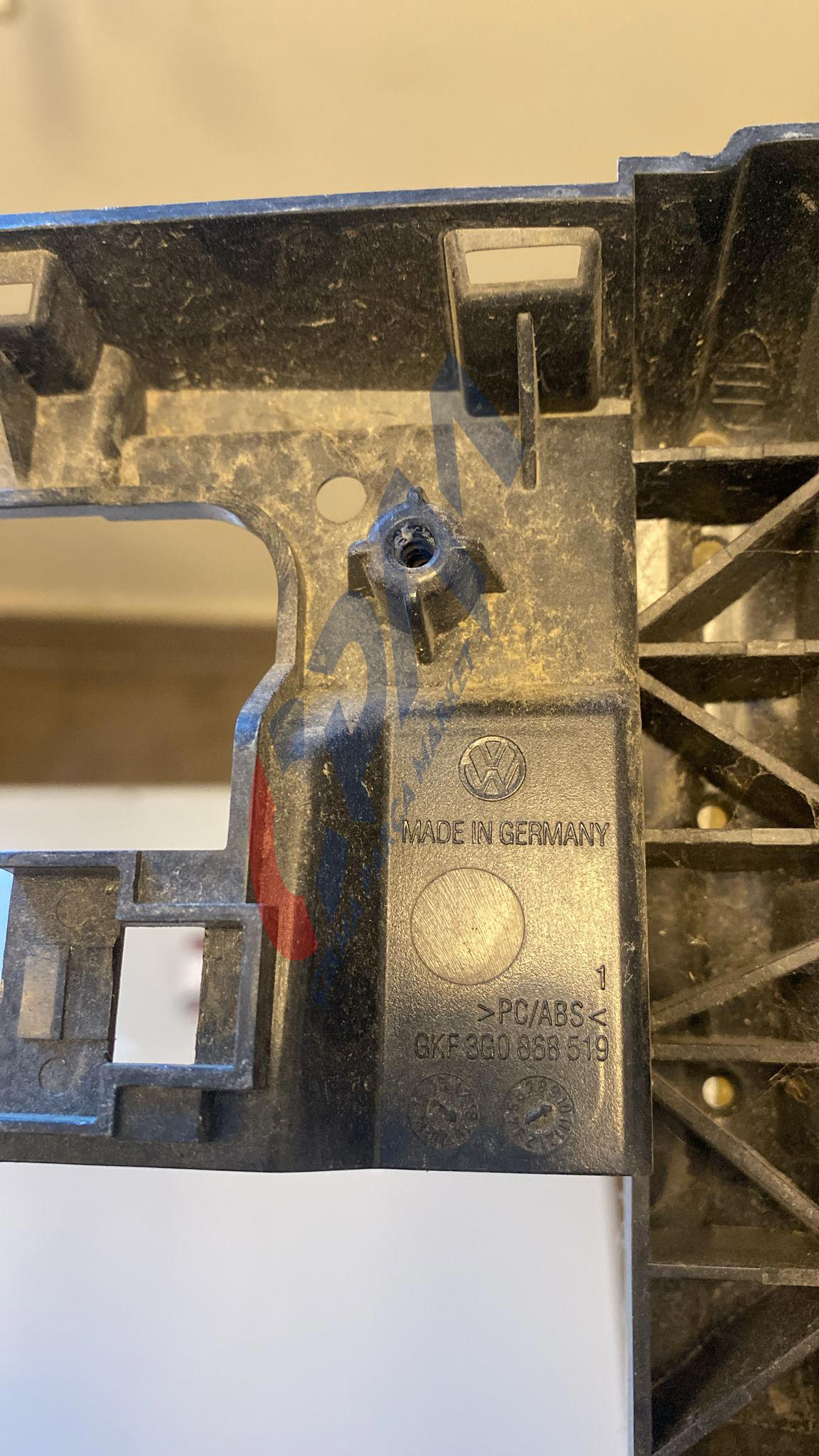 3G0868519 volkswagen Passat b8.5 b8 ön tavan lambası bağlantı braketi