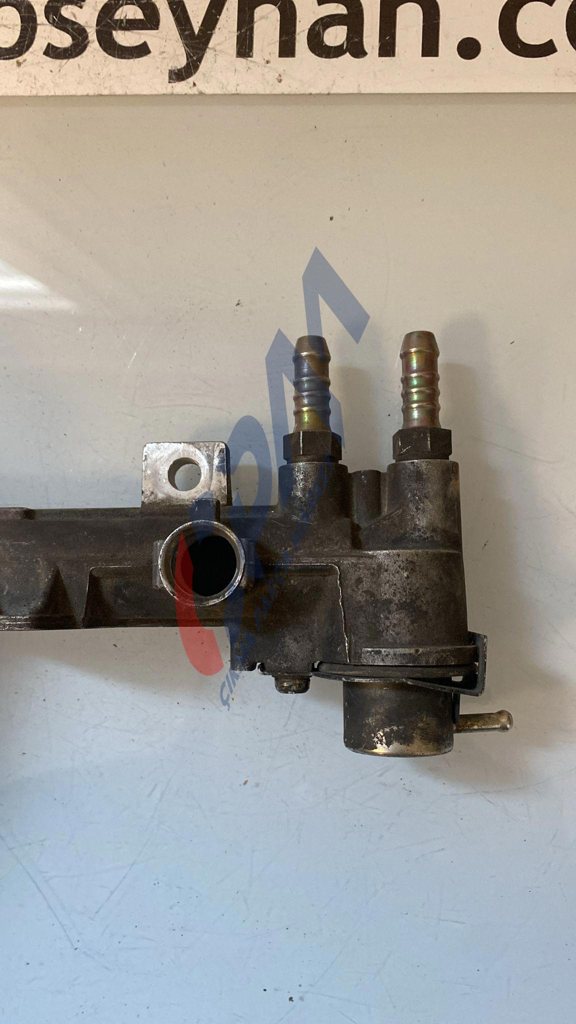 036133319 036133035A Seat Leon 2002 1.6 BCB enjektör kütüğü