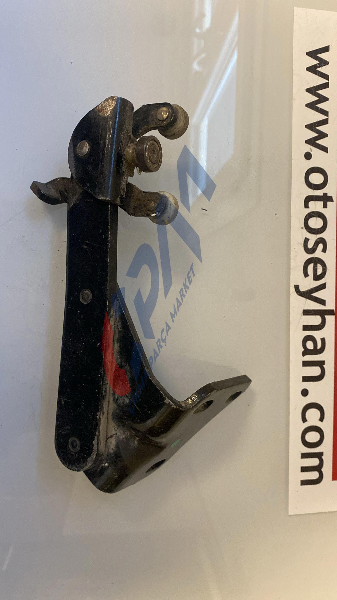 2K0843397A Volkswagen Caddy 2006 sol alt sürgülü kapı ray makarası