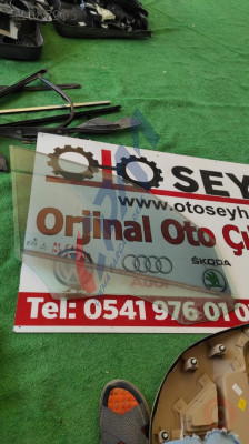 bmw x1 e84 sağ ön kapı camı