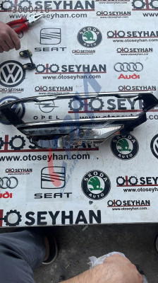 Volkswagen Passat b8.5 sağ ön far gündüz ledi far iç çerçevesi
