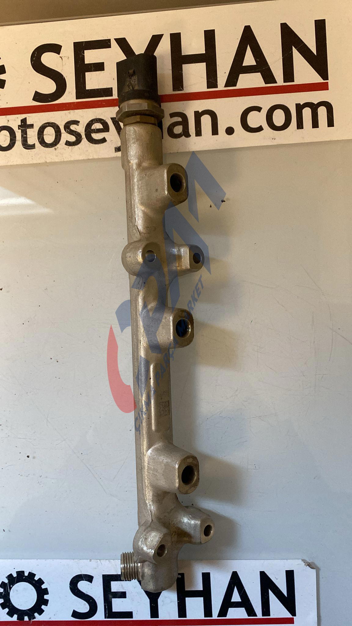 05C133320A 05E906054A Volkswagen Golf 8 1.0 tsi DLA enjektör kütüğü