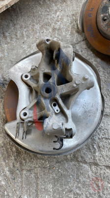 8W0505431T audi a4 sedan 17 sol arka taşıyıcı