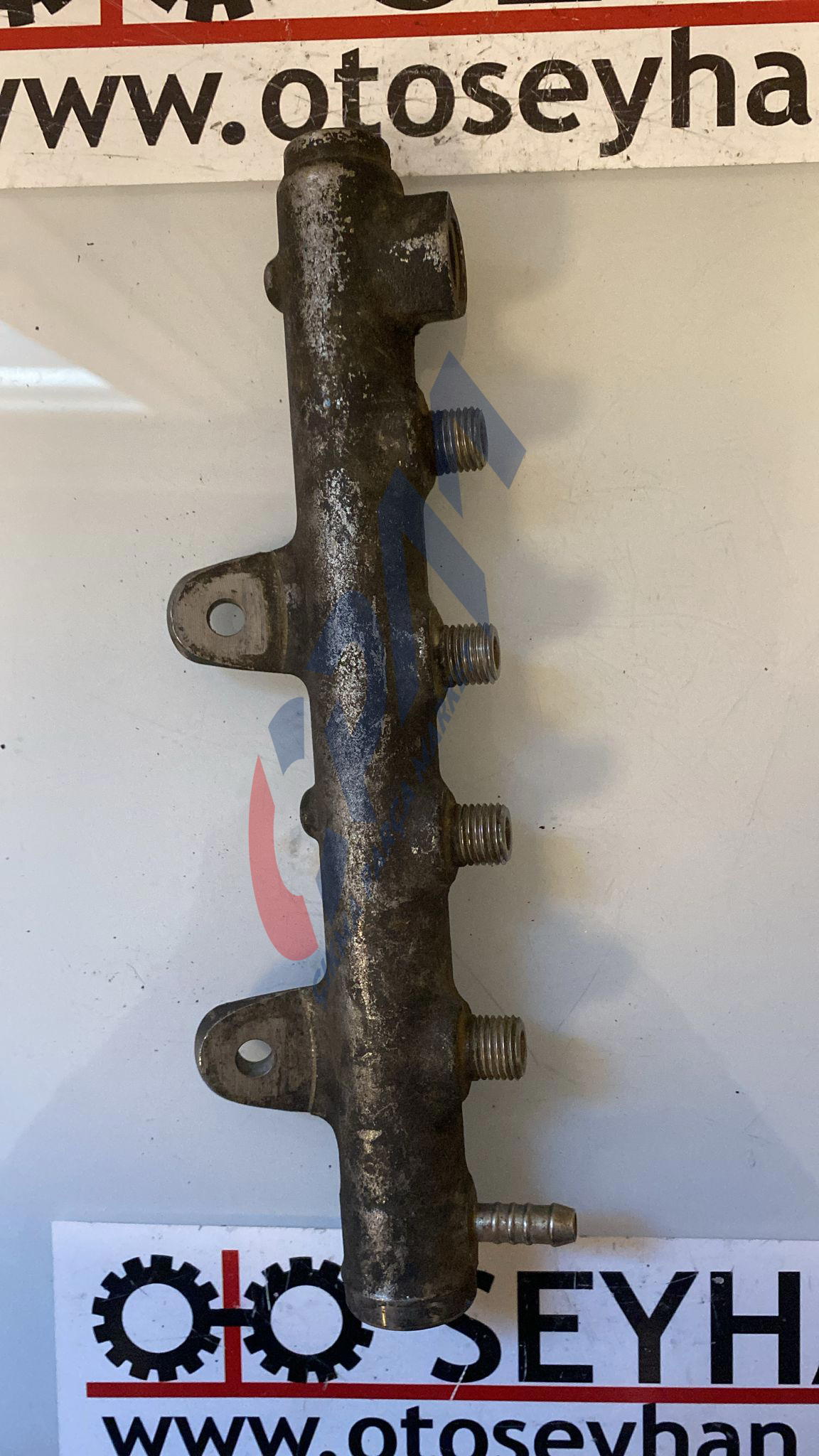 04b130093 Seat ibiza 2012 1.4 tdi CUS motor enjektör rail borusu