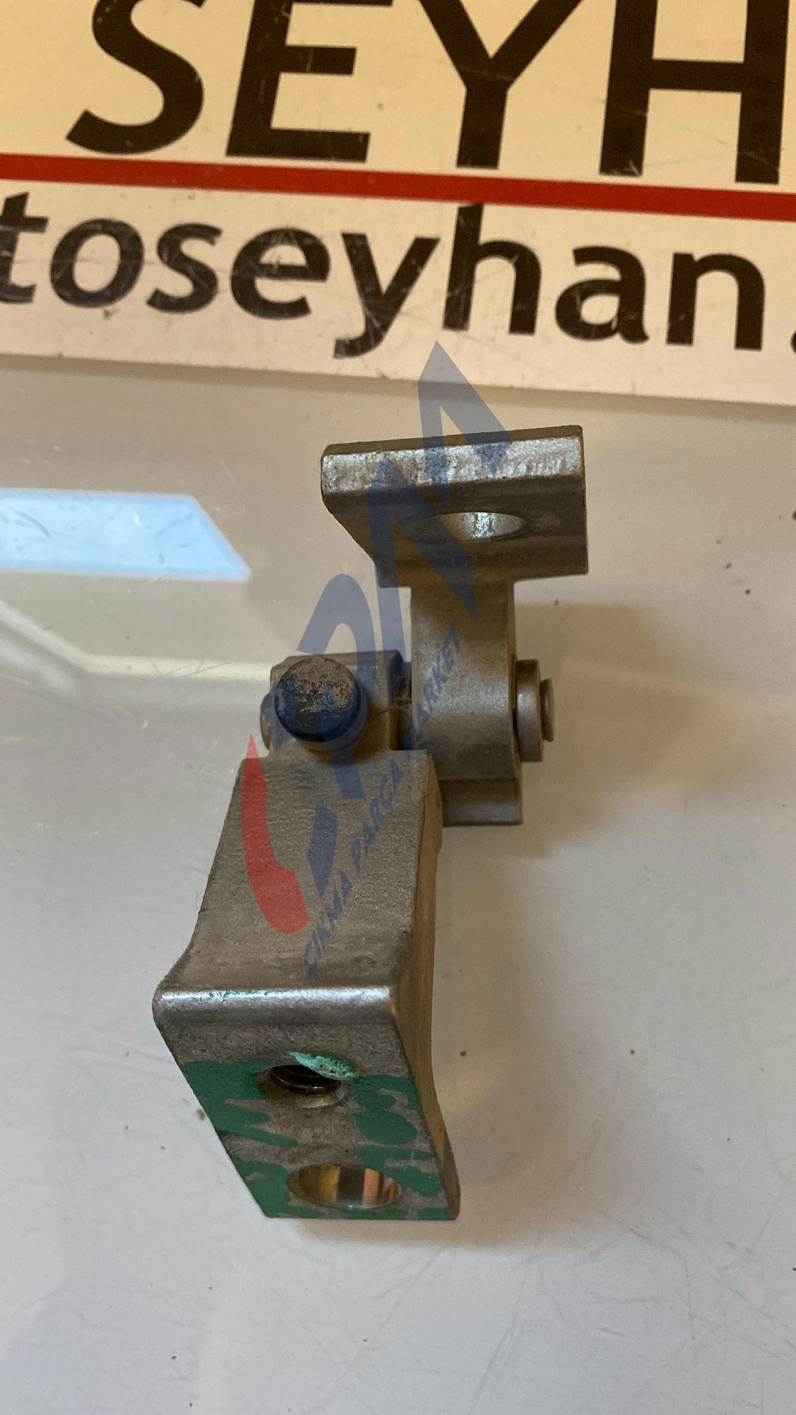 8K0831401P volkswagen golf 7 ön sol kapı üst menteşesi