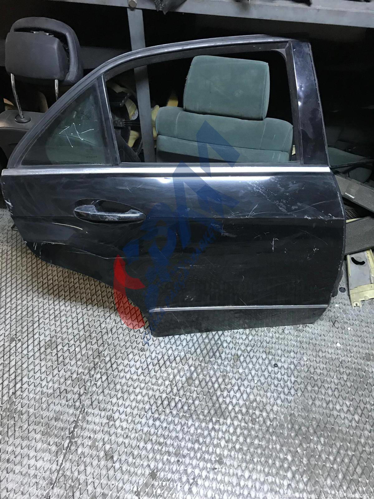 MERCEDES W212 KASA E SERİSİ SAĞ ARKA KAPI