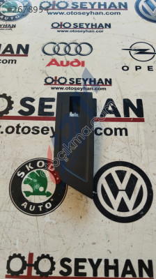 5e3867172 Skoda Octavia 2021 arka sağ kapı cam düğmesi çerçevesi