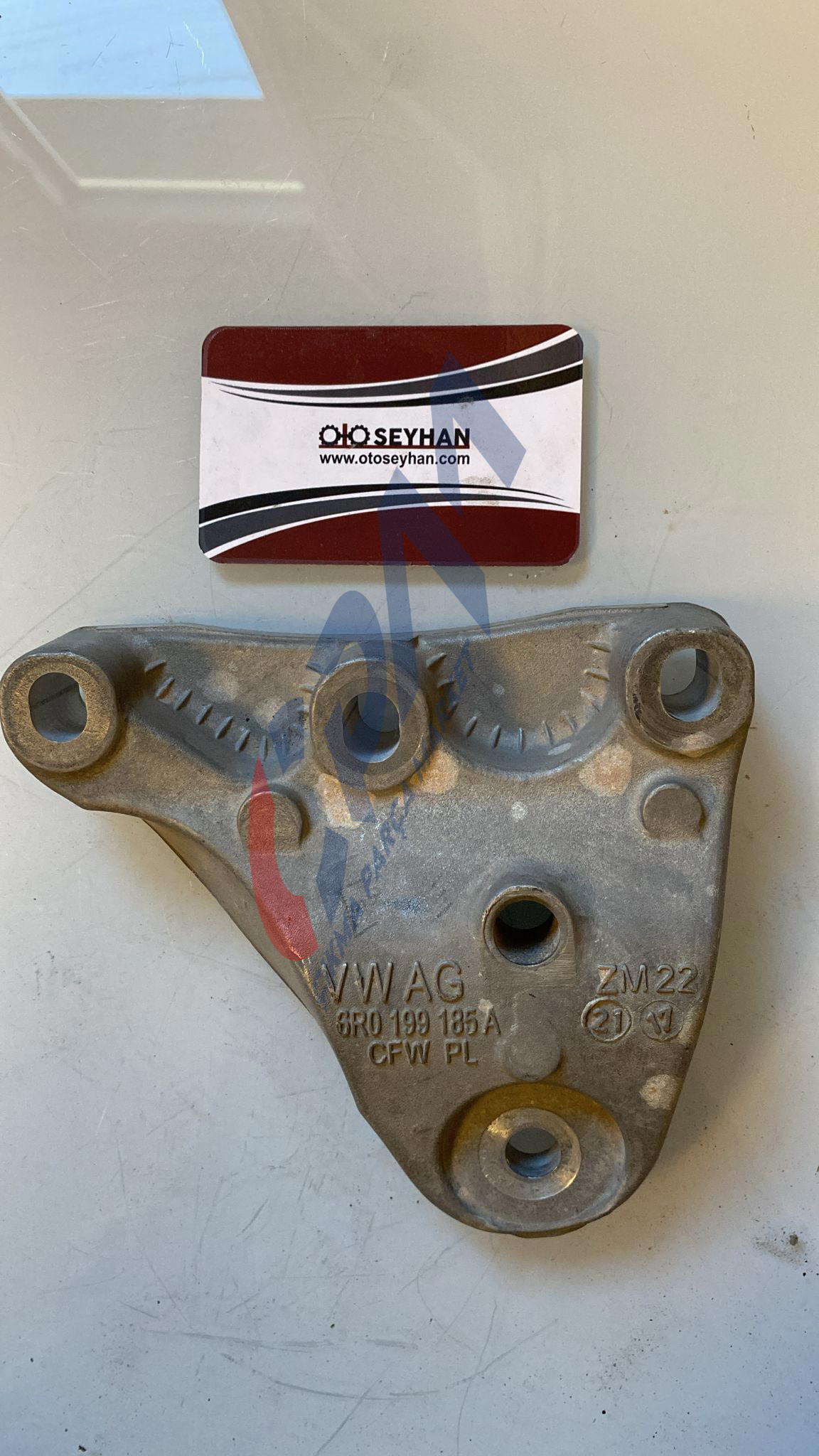 6R0199185A polo ibiza sağ motor kulağı braketi