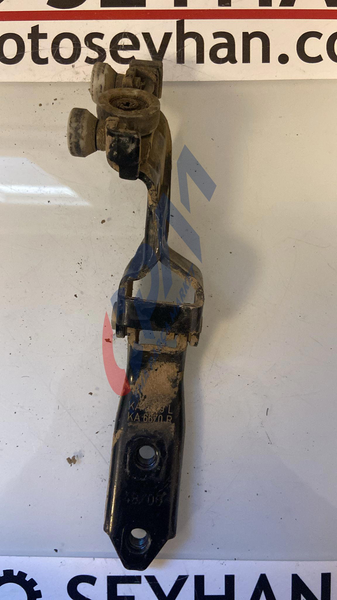 2K0843336A Volkswagen Caddy 2005 sonrası orta sağ sürgülü kapı ray makarası