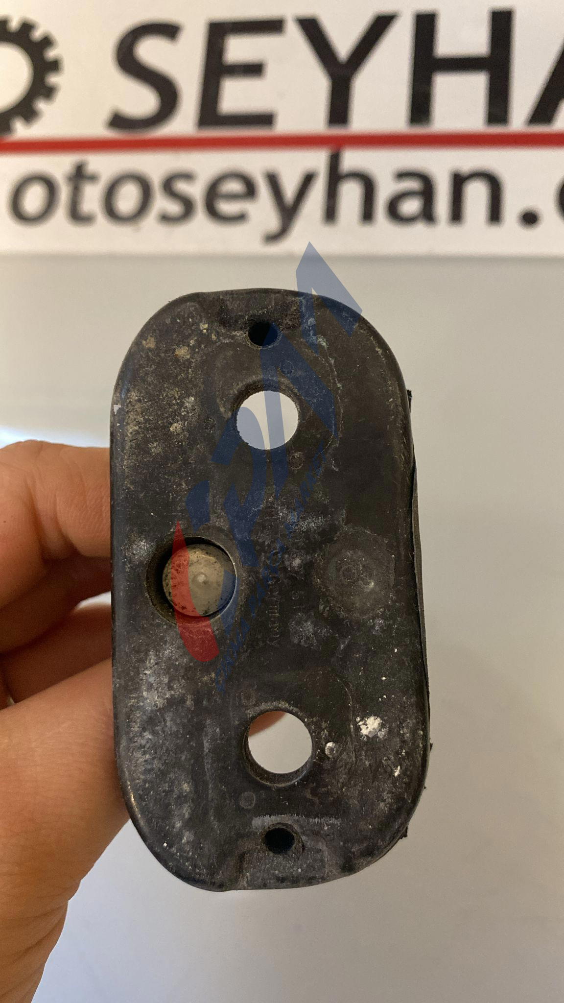 1T0827517A Volkswagen Polo 2015 bagaj kilit karşılığı