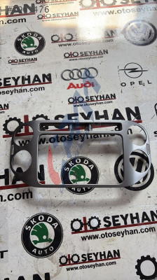 5N0858069 vw tiguan 2015 teyp çerçevesi