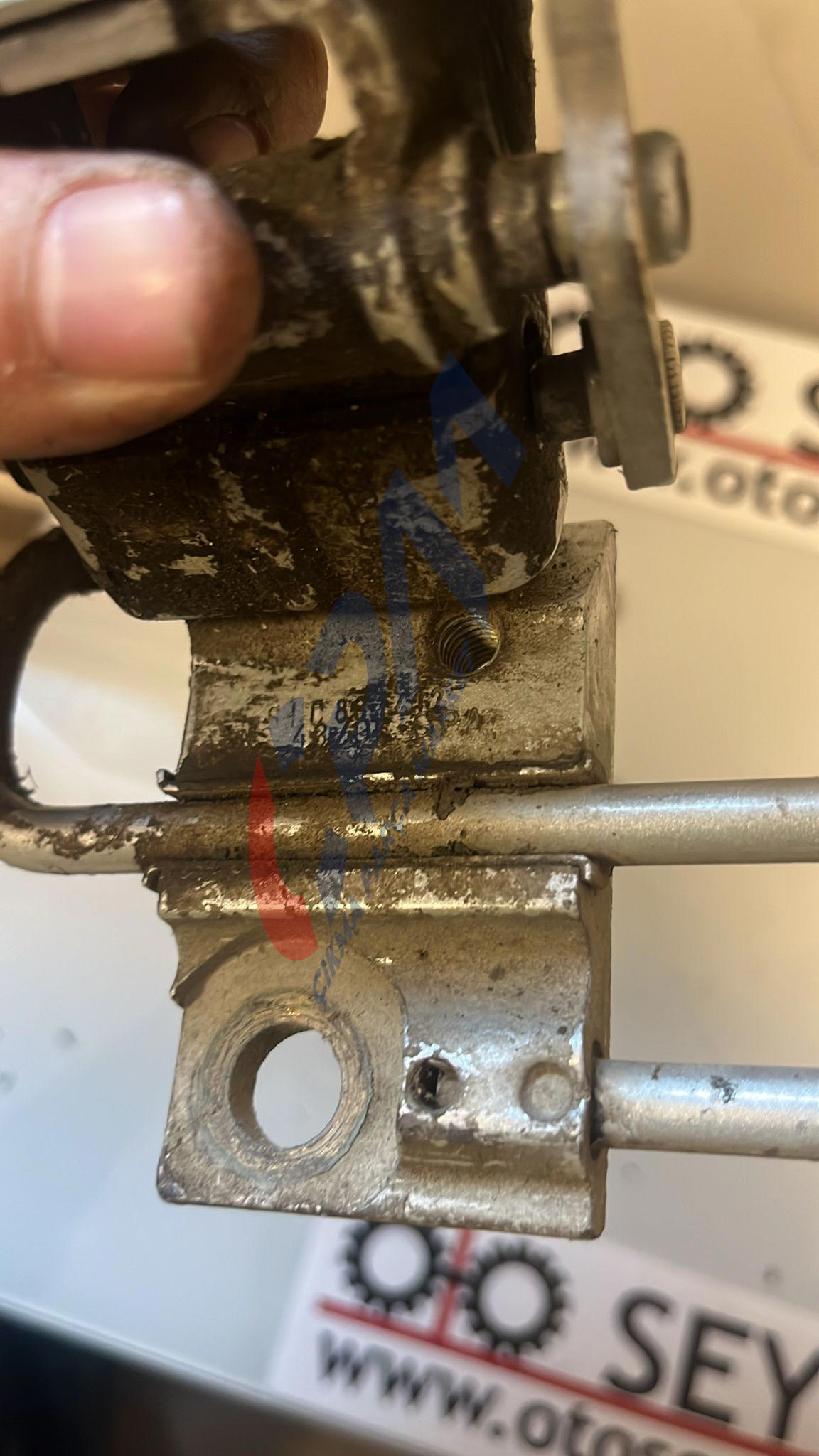 6L0831412 Seat ibiza 2002   2008 cordoba sağ ön kapı alt menteşesi