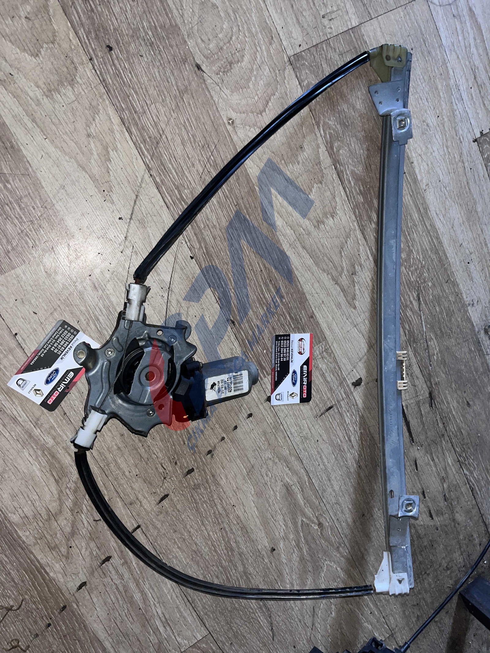 RENAULT SCENİC 1 SAG ÖN CAM KRİRKOSU