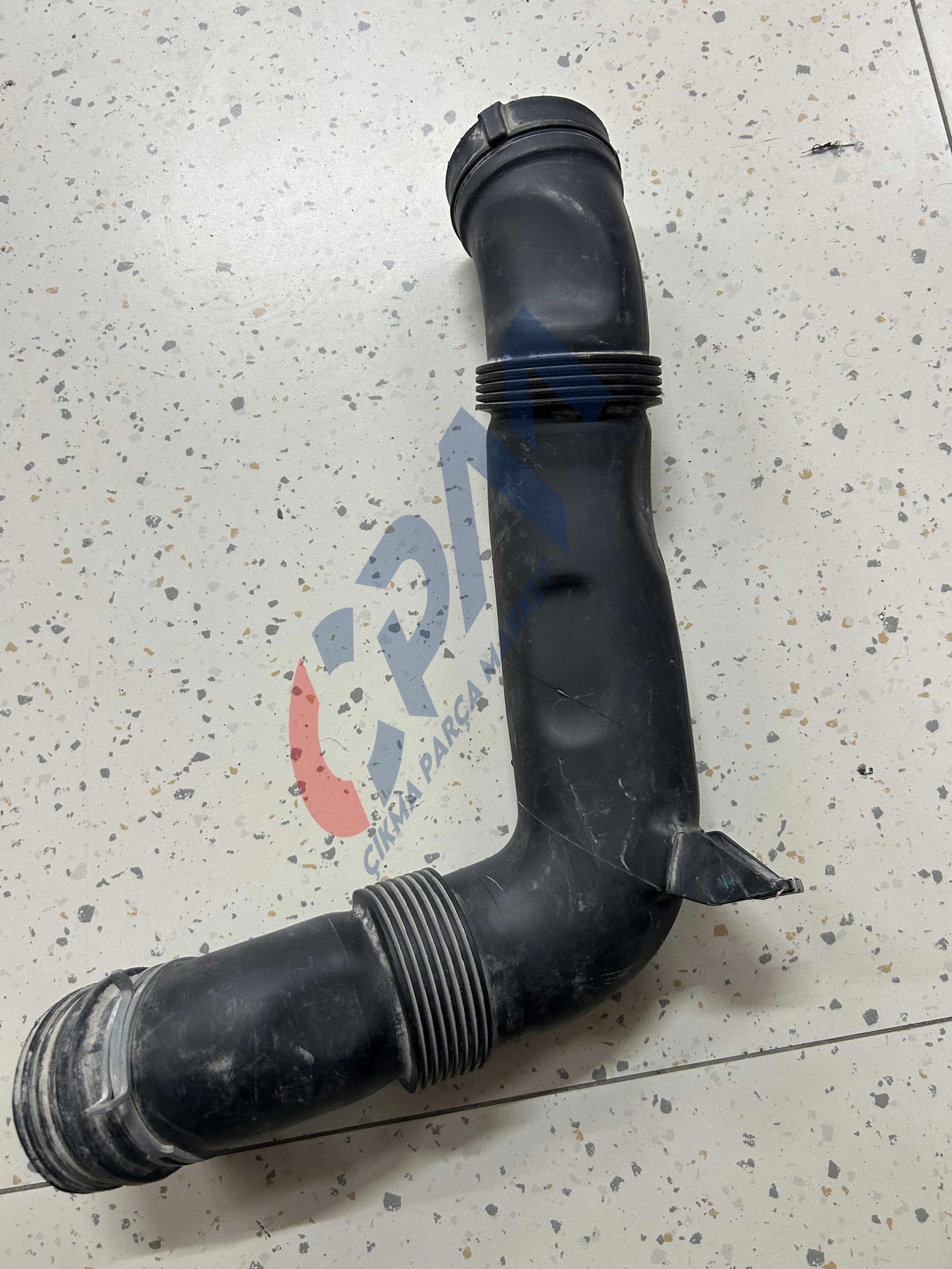 VOLKSWAGEN GOLF 5 HAVA FILTRE BORUSU 1K0129616AJ