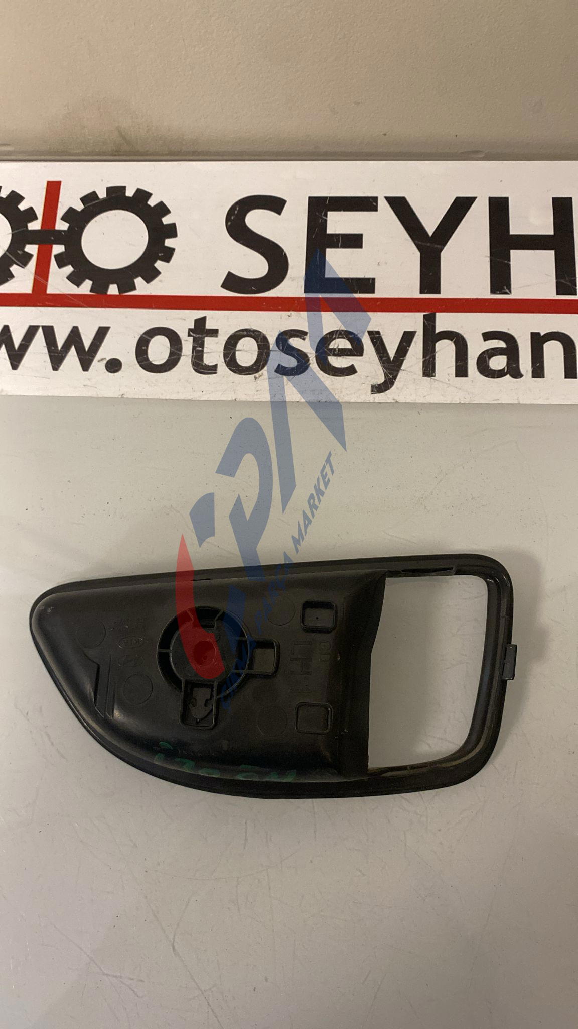 hyundai i30 2015 ön sol kapı iç açma kolu çerçevesi