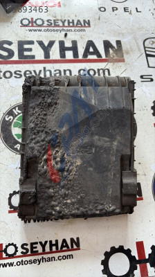 1K0937132 vw tiguan 2015 sigorta kutusu kapağı