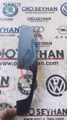 8K0868323 Audi A4 2014 sol arka kapı kolu kaplaması