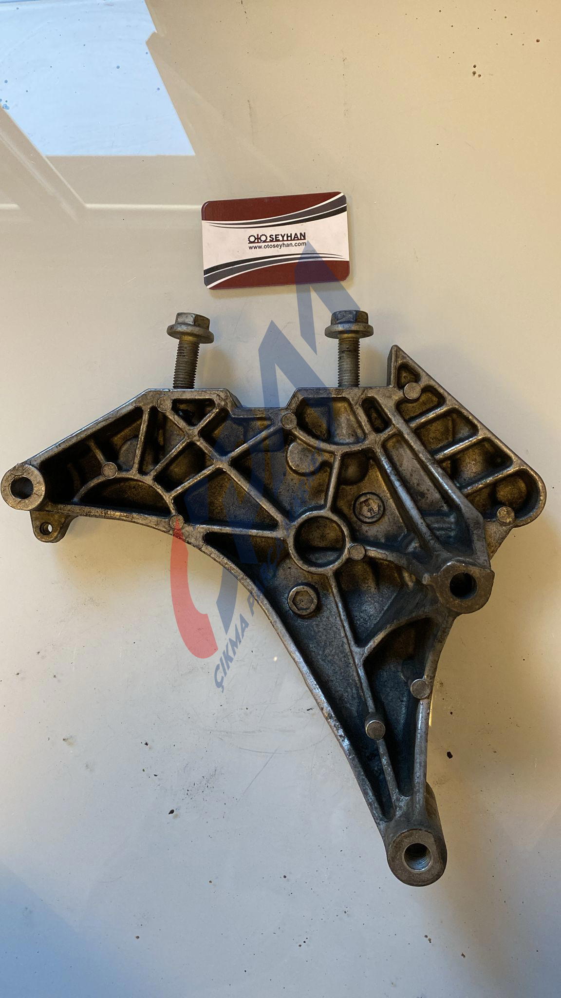 03L199207 jetta 2011 15 1.6 tdi cay motor sağ motor kulağı braketi