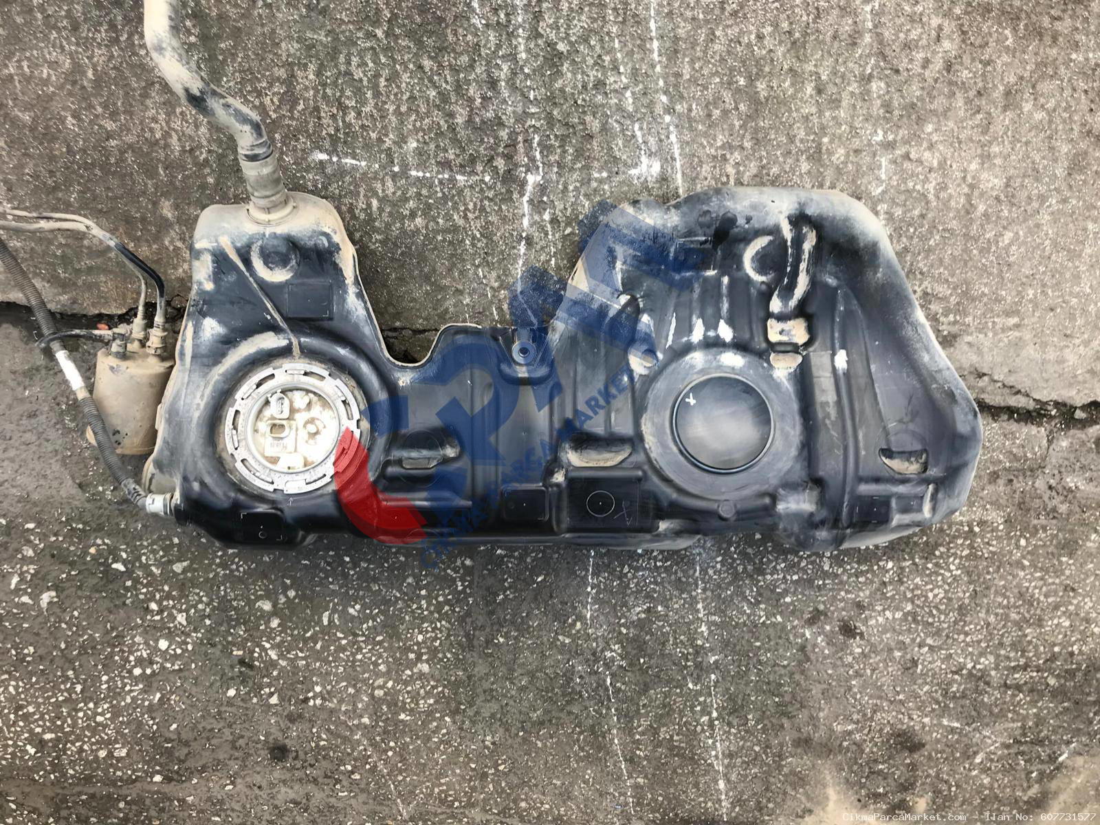 BMW F30 BENZİNLİ YAKIT DEPOSU