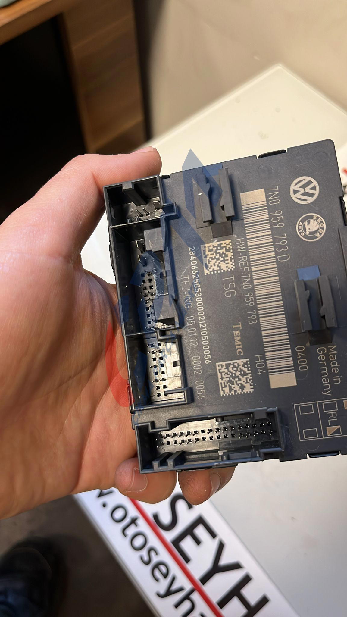 7N0959793 7N0959793D Skoda Yeti 2012 sol ön kapı beyni