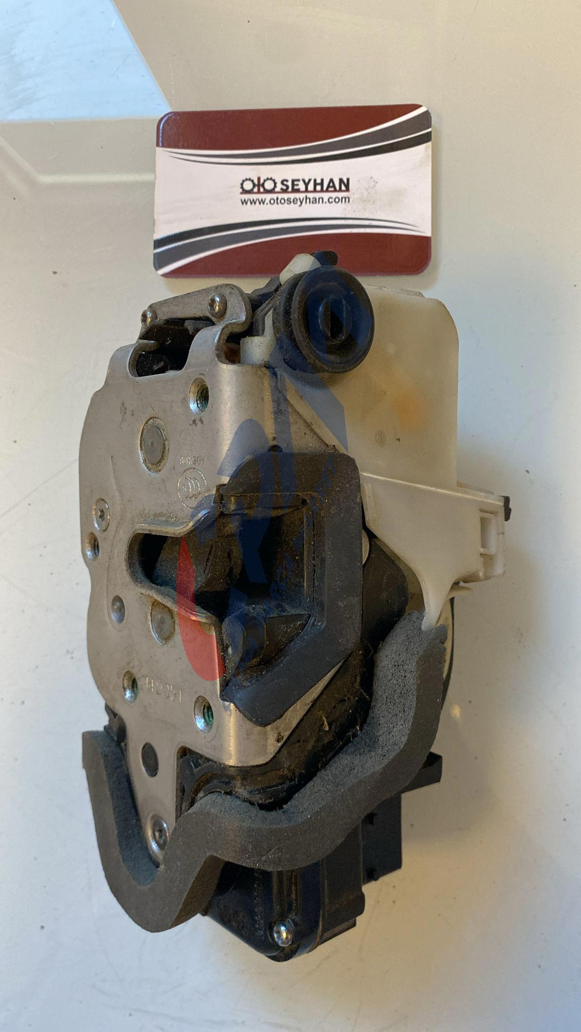 3023880 opel insignia 2014 sağ arka kapı kilidi