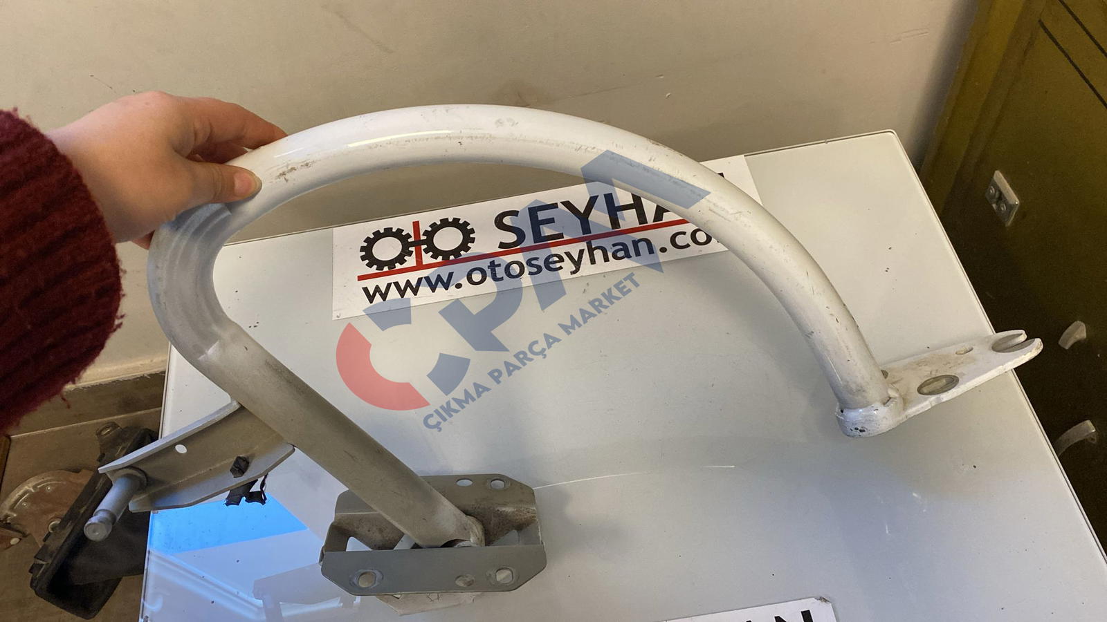 8K0827302 Audi A4 2014 sağ bagaj kapağı menteşesi