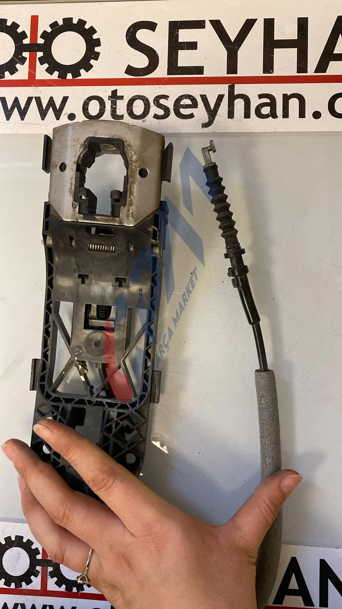 5N0837885H Volkswagen Tiguan 2015 sol ön kapı kolu braketi