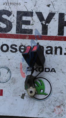 1J0857488 vw golf 4 arka emniyet kemer dişileri 33001775B