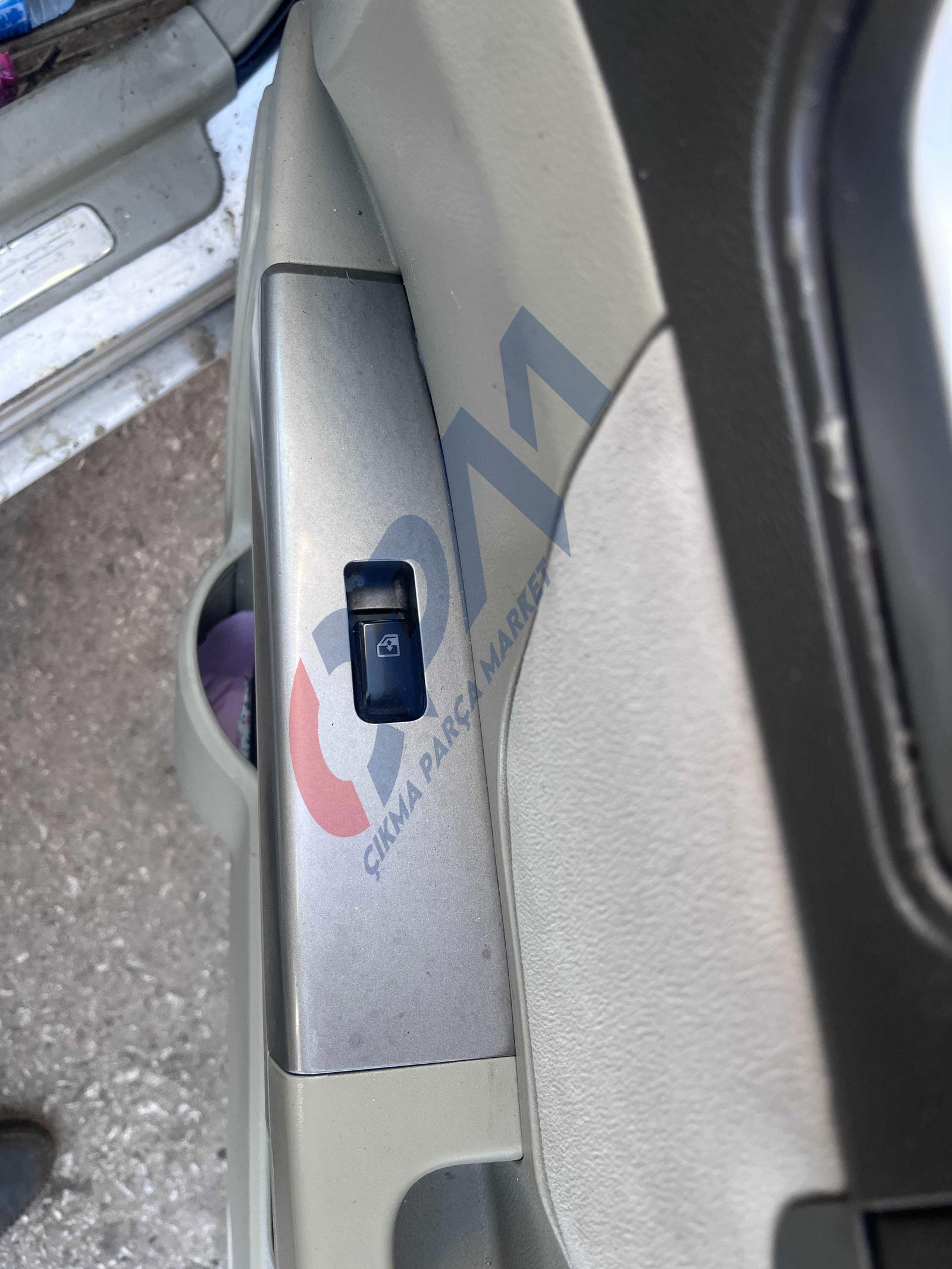 GEELY EMGRAND SAG ÖN CAM DÜĞMESİ
