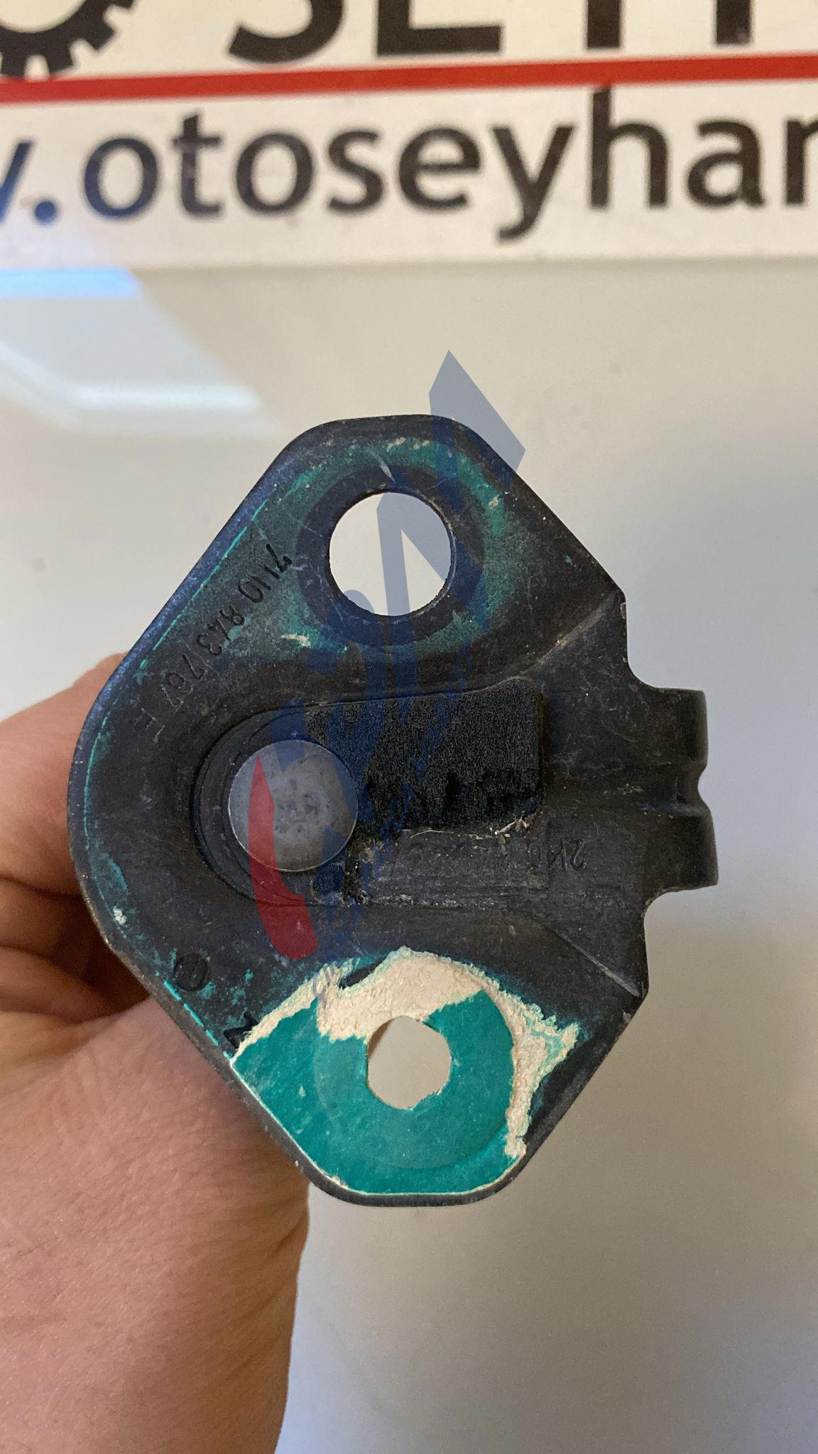 7H0843767E 2K0843767 Volkswagen Caddy 2008 bagaj kilit karşılığı